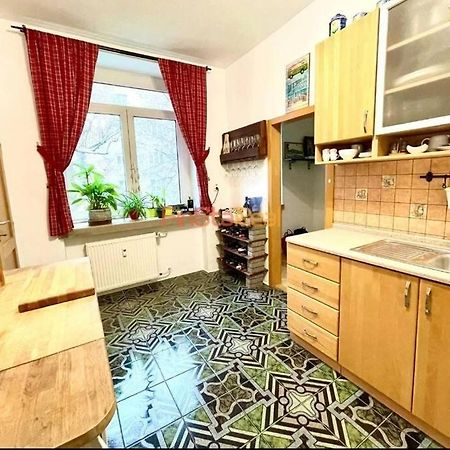 Economy Apartment 2 Min From The Main Station Bratislava Exterior foto
