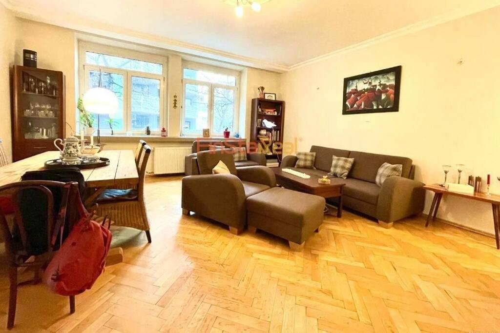 Economy Apartment 2 Min From The Main Station Bratislava Exterior foto